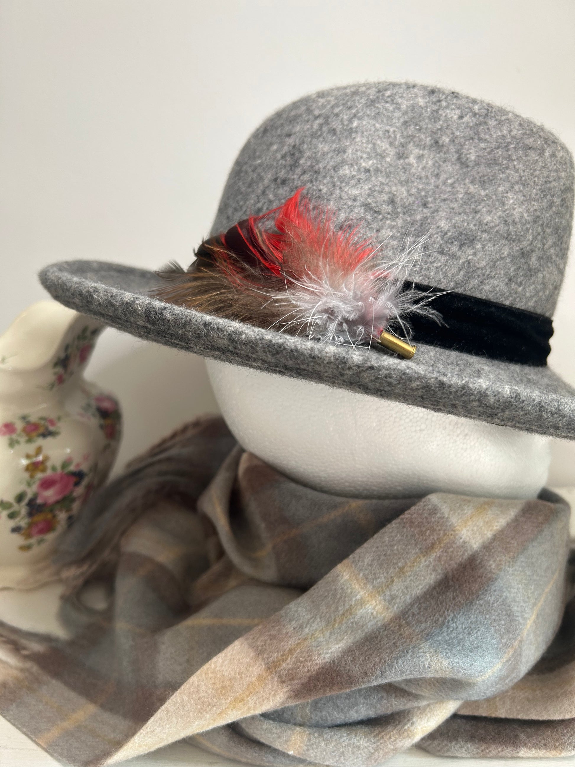 HAT BROOCH - MEDIUM
