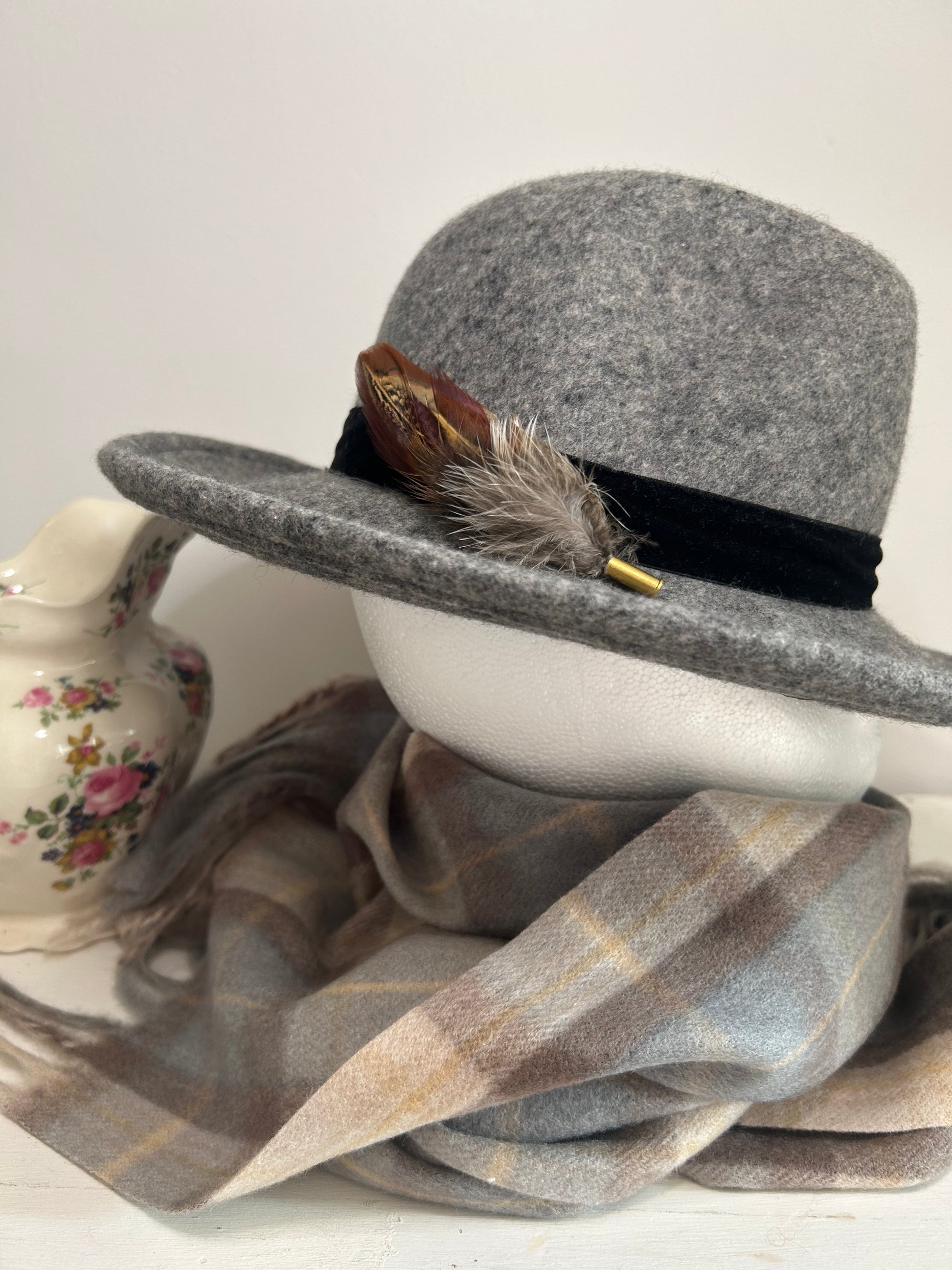 HAT BROOCH - MEDIUM
