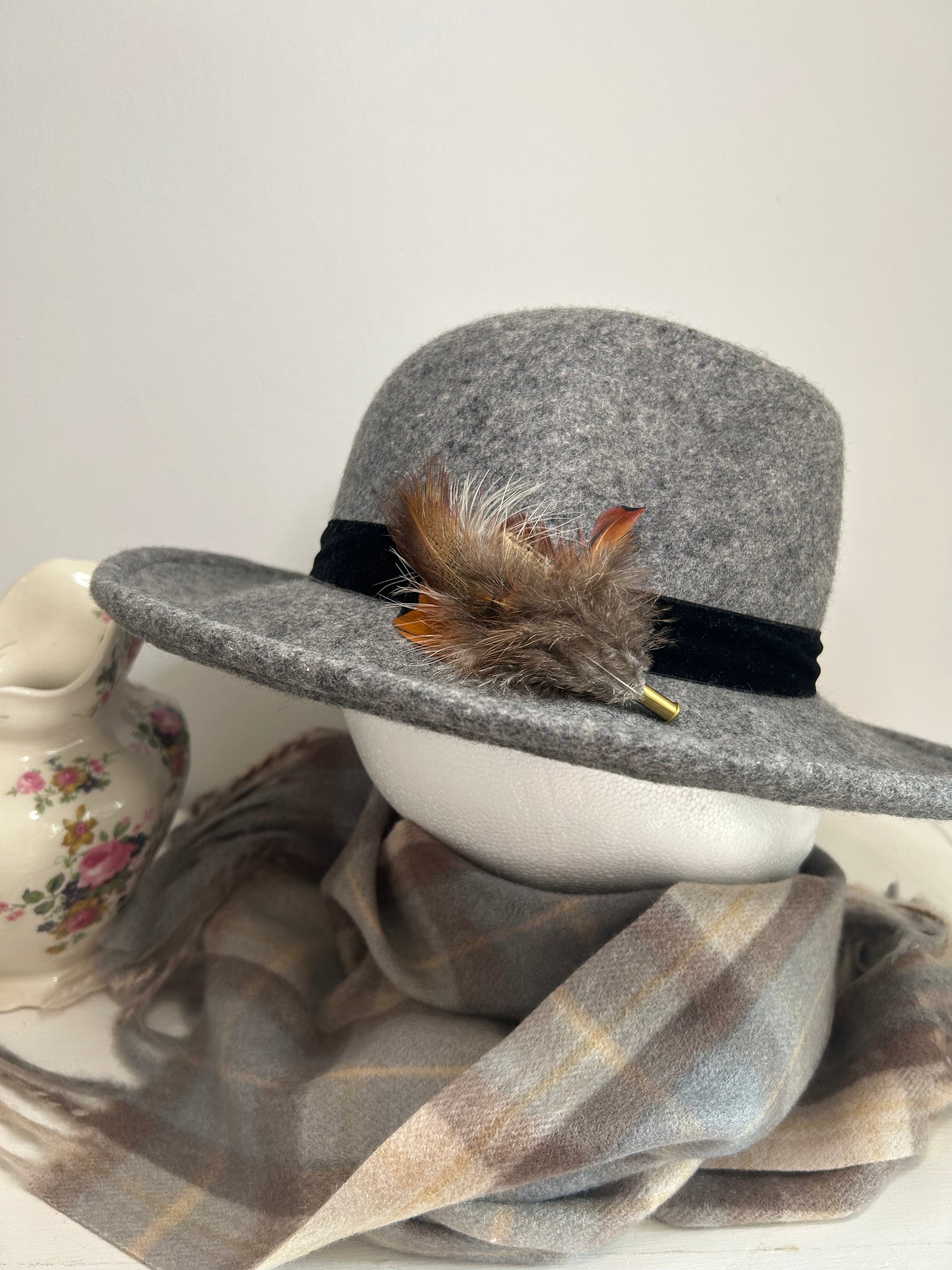 HAT BROOCH - MEDIUM