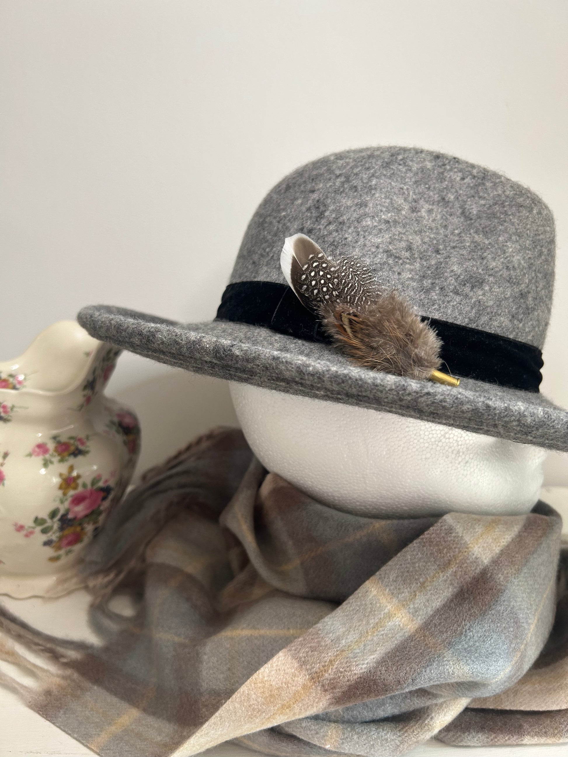 HAT BROOCH - MEDIUM