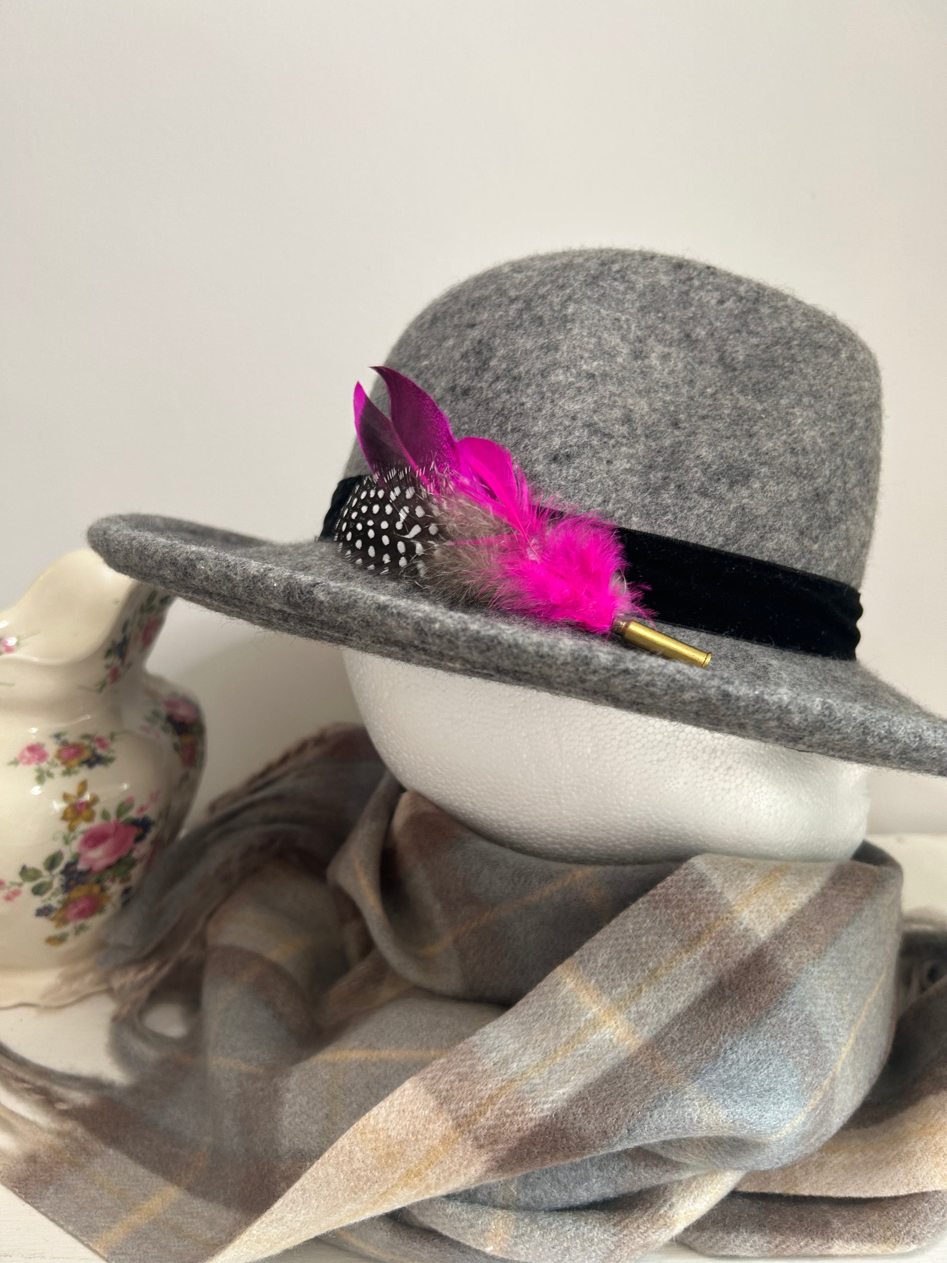 HAT BROOCH - MEDIUM