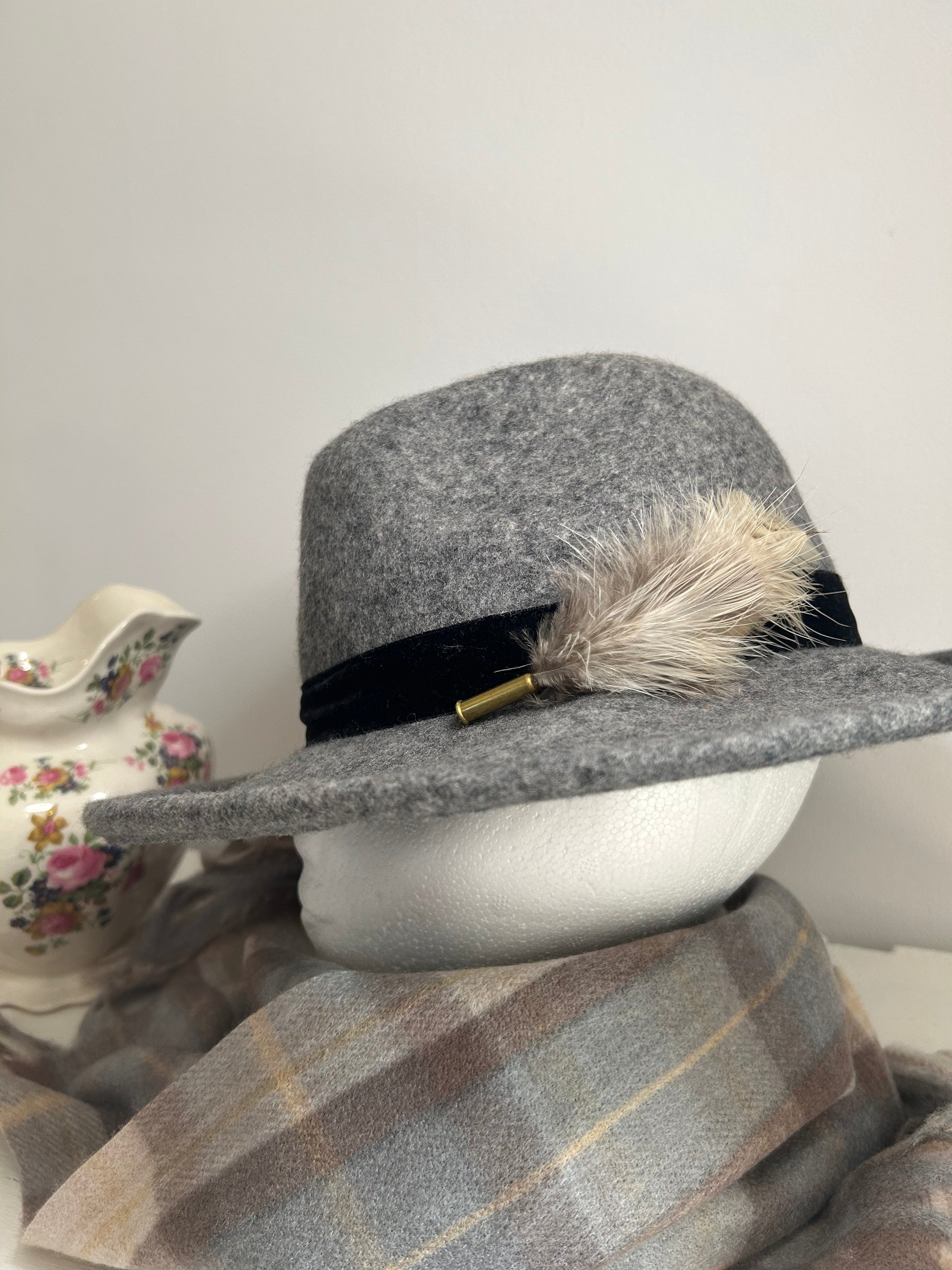 HAT BROOCH - MEDIUM