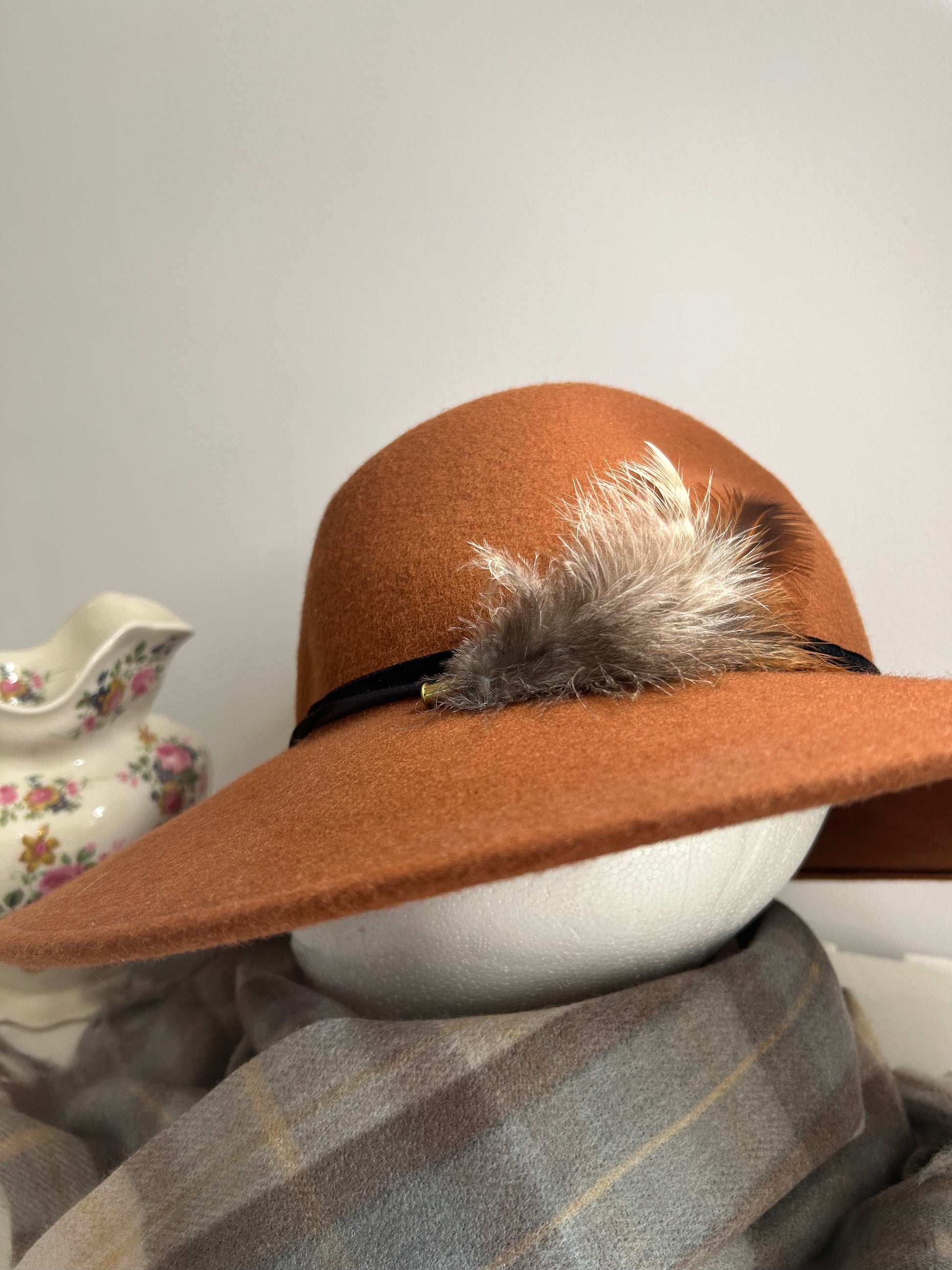 HAT BROOCH - MEDIUM