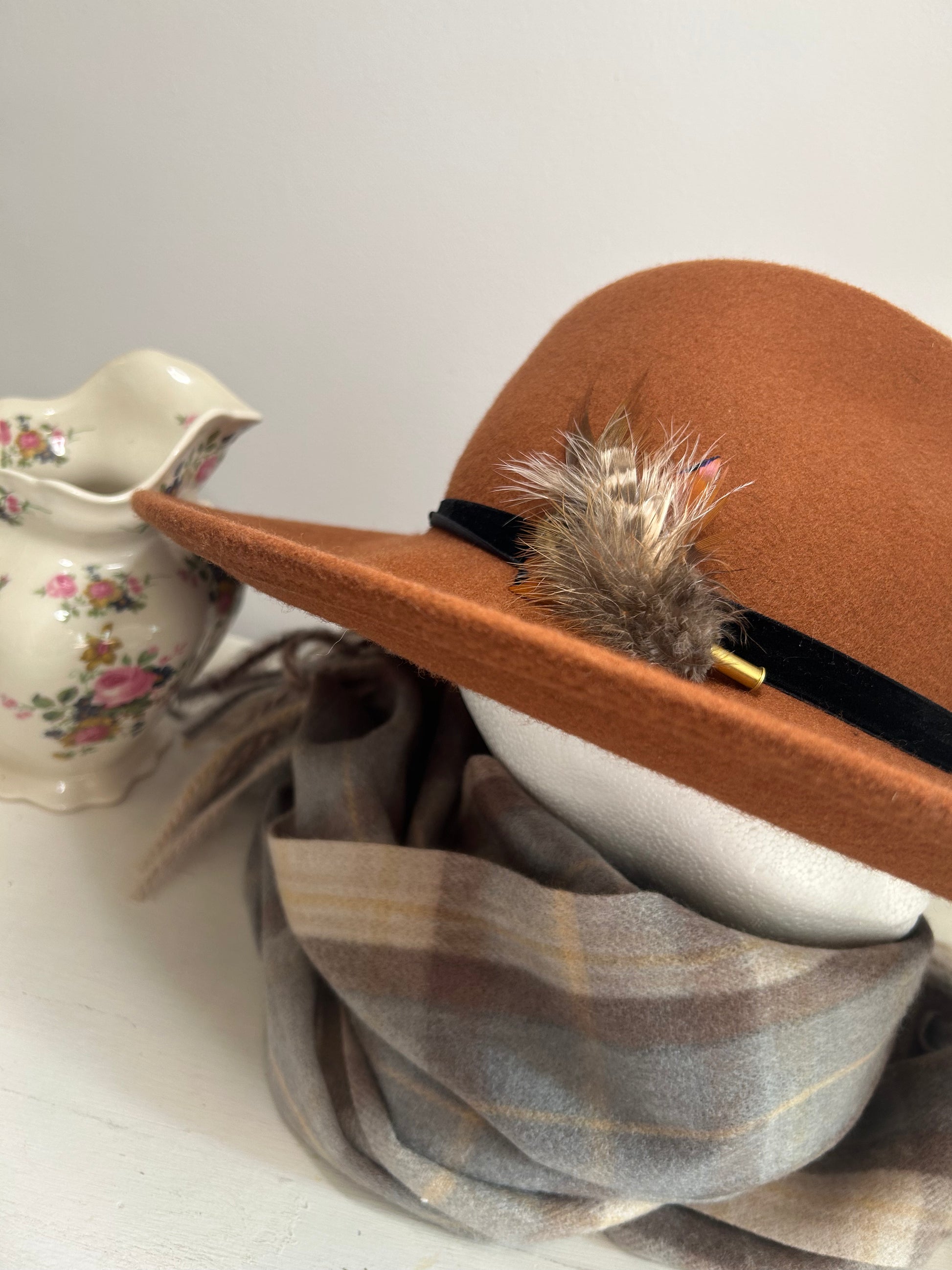 HAT BROOCH - MEDIUM