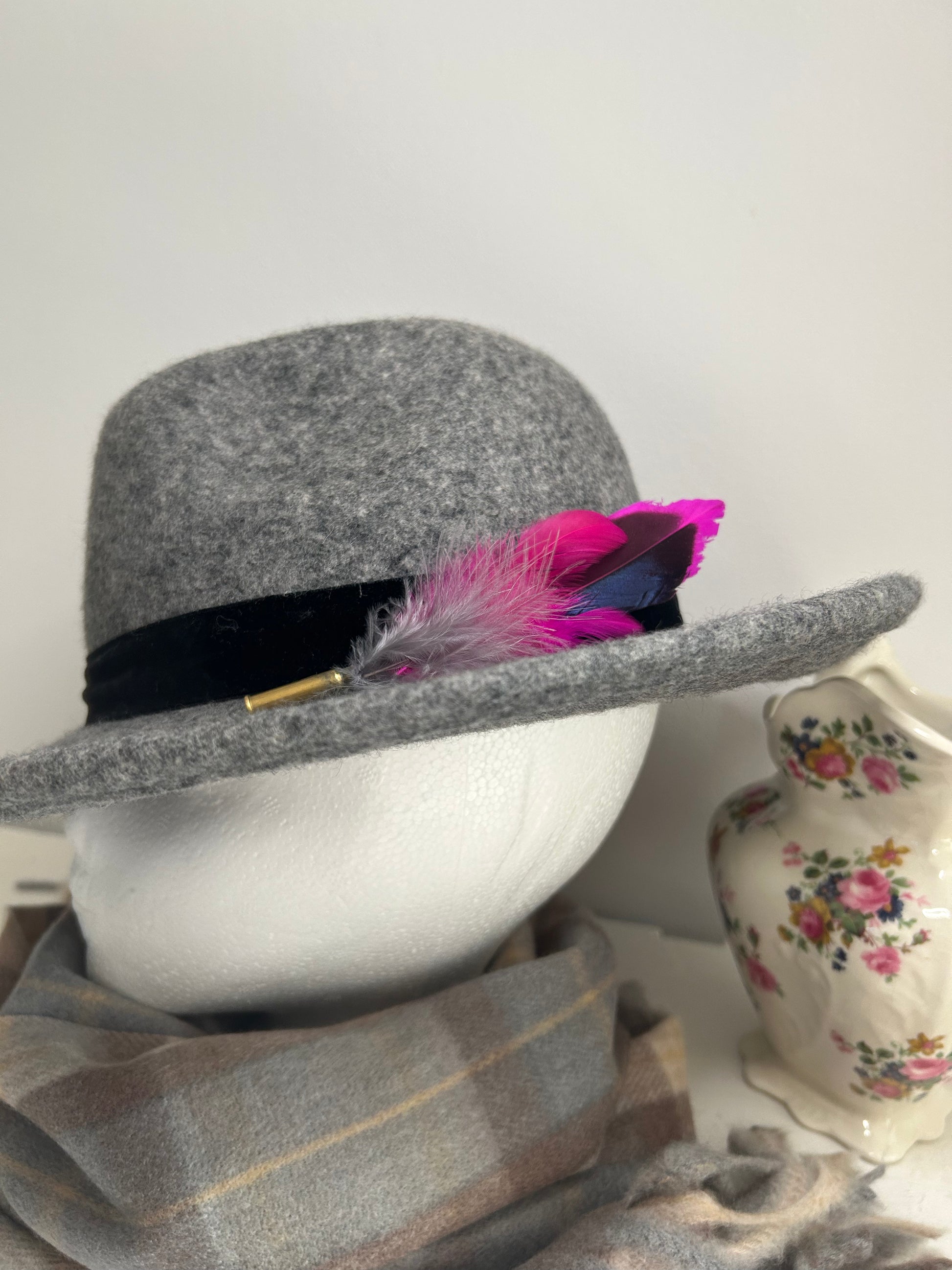 HAT BROOCH - MEDIUM