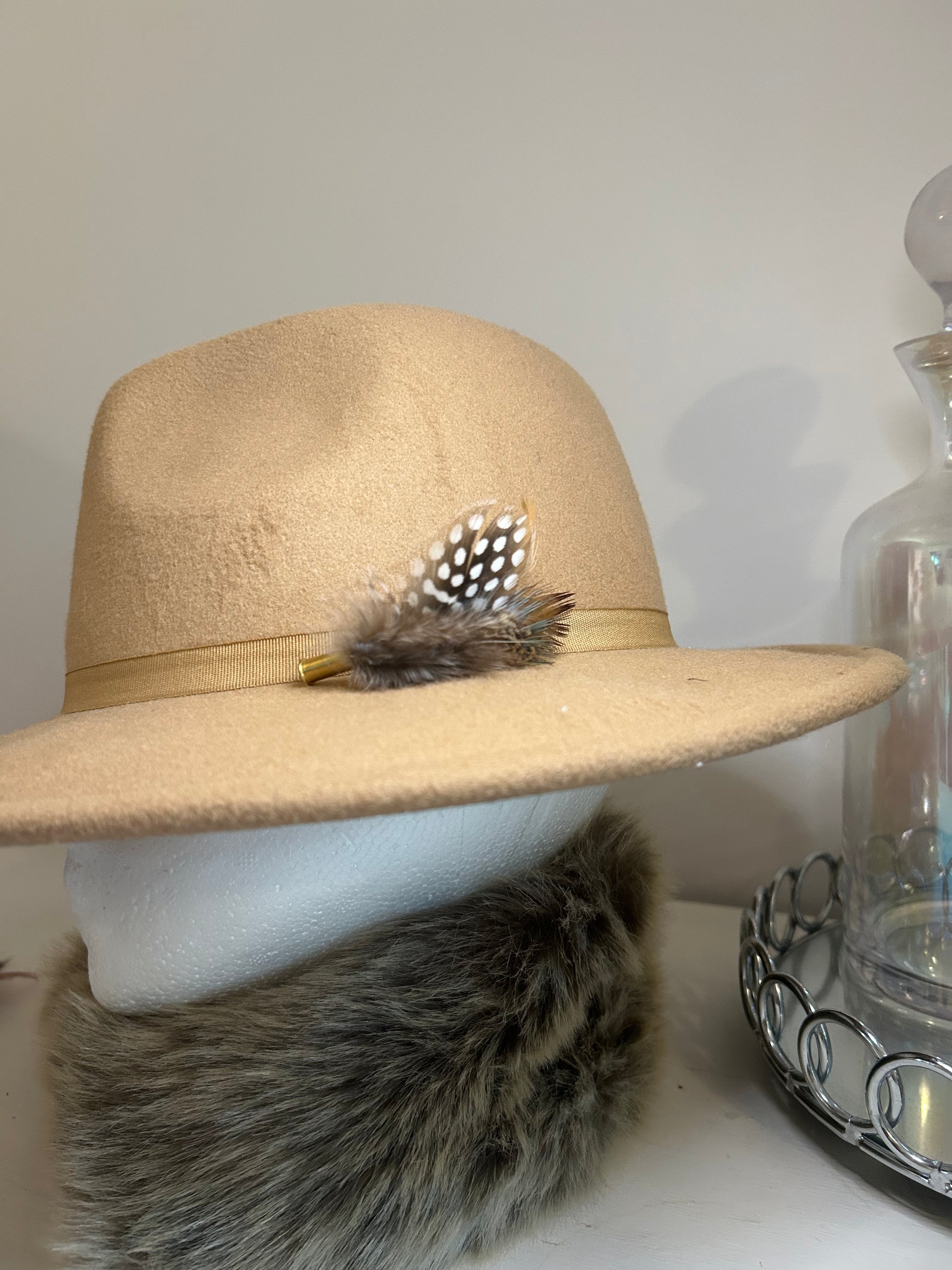 HAT BROOCH - SMALL