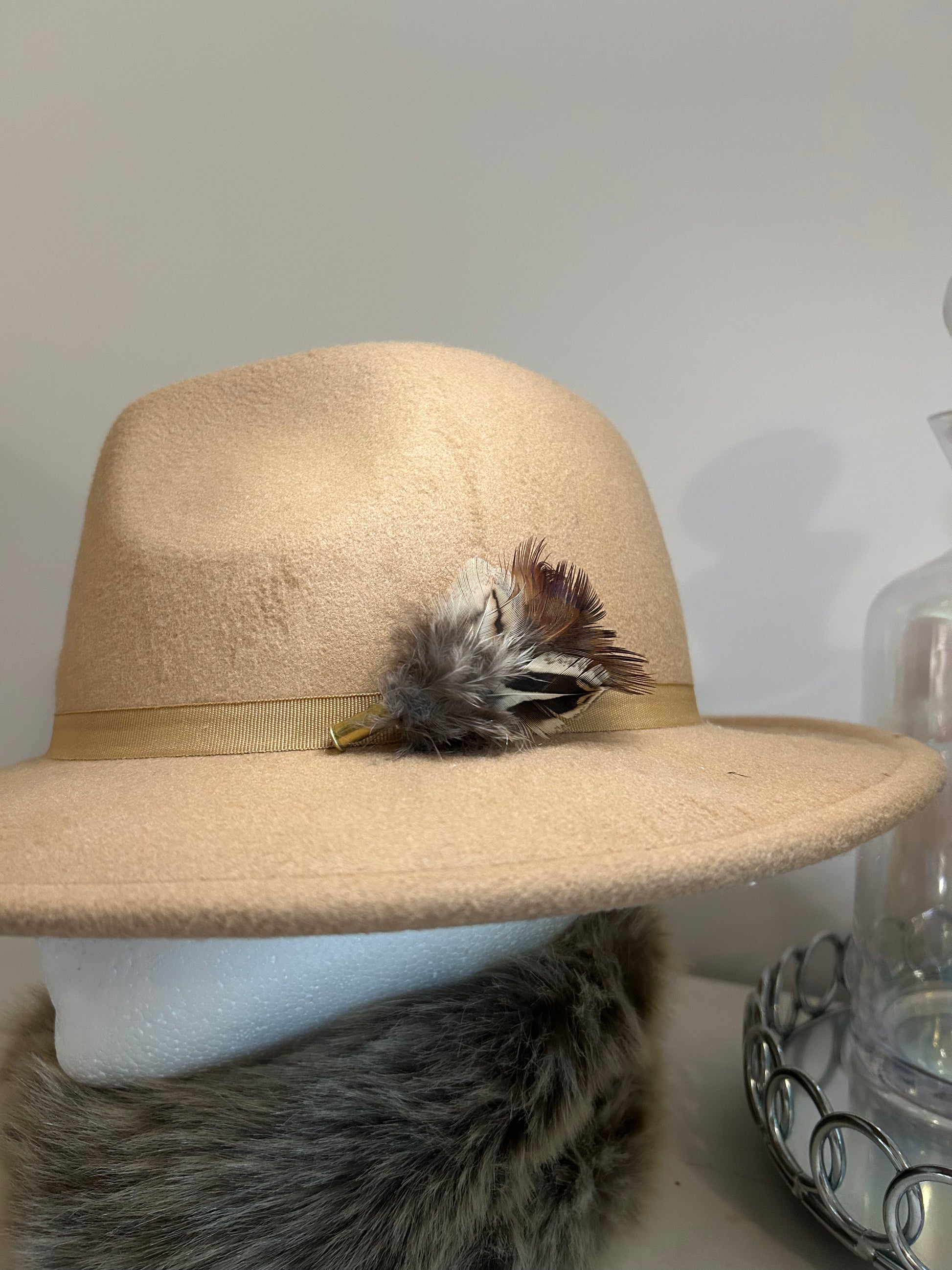 HAT BROOCH - SMALL
