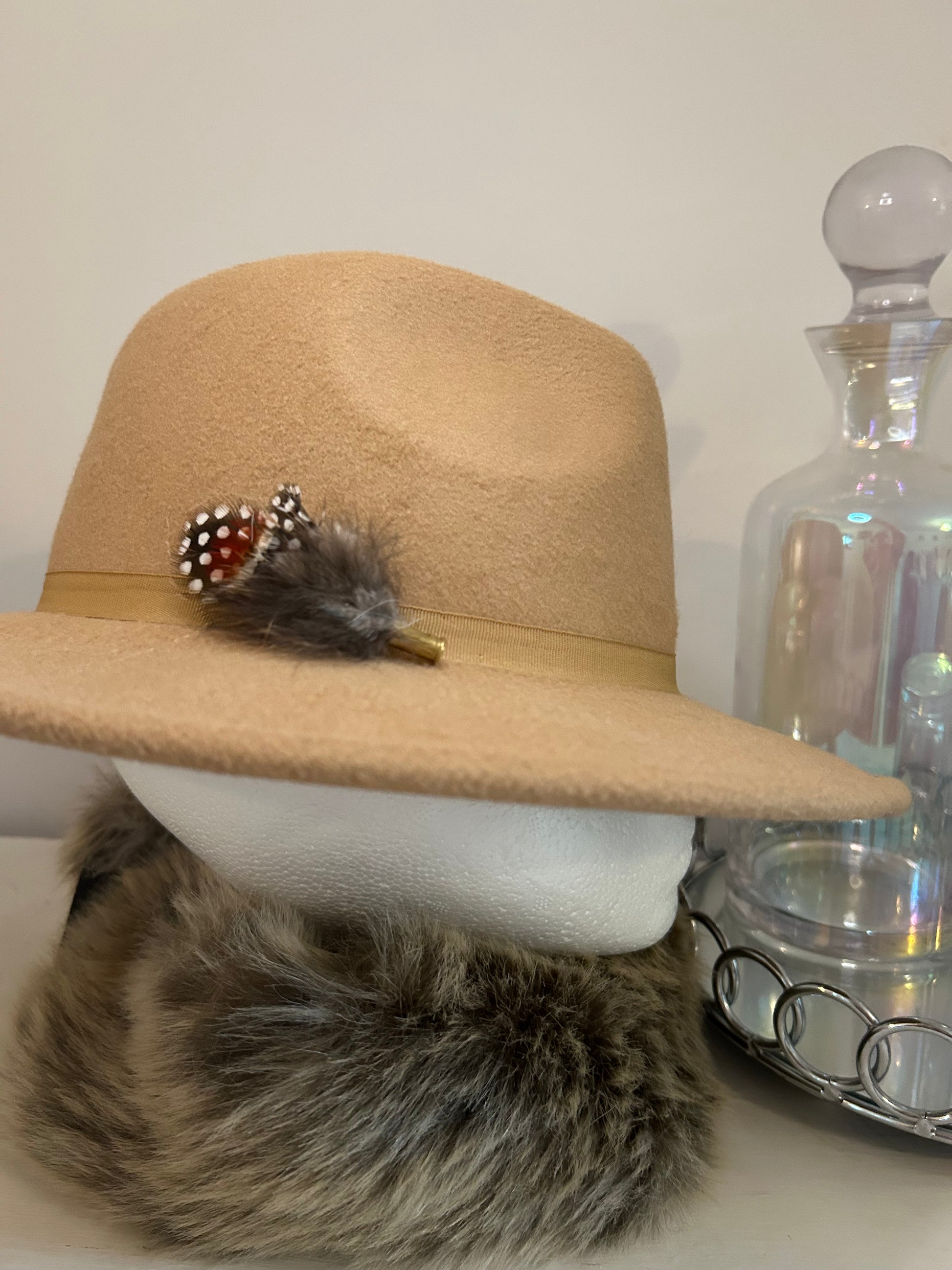 HAT BROOCH - SMALL