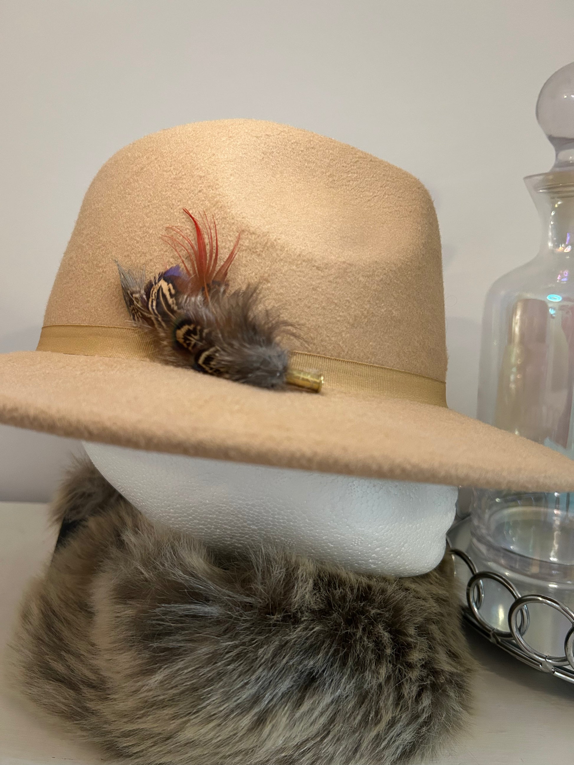 HAT BROOCH - SMALL